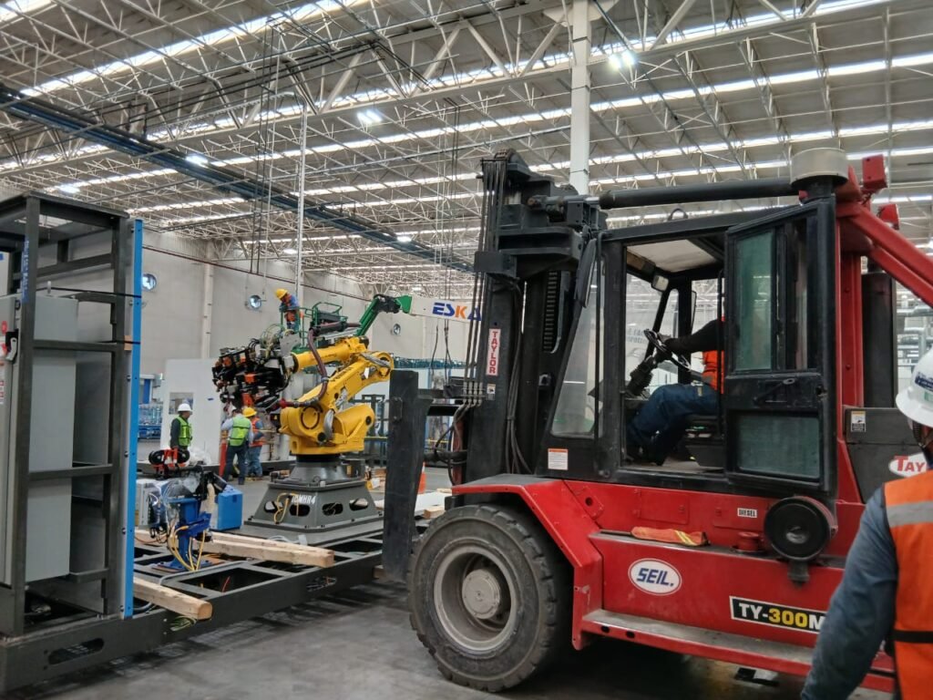 Instalación de maquinaria industrial y nivelación milimétrica por personal certificado.