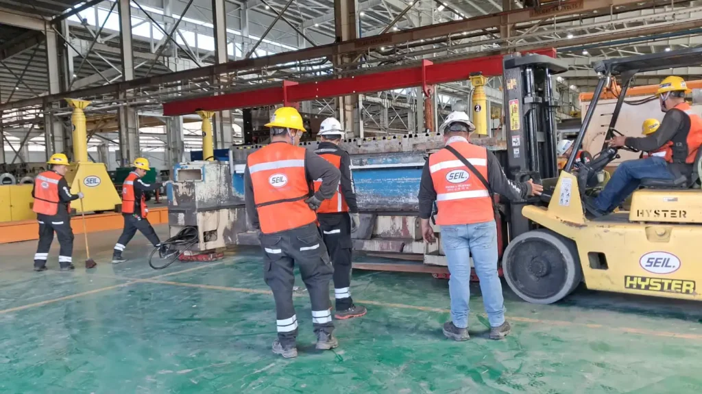 Éxito en El Bajío: Instalación de Maquinaria de Prensa Industrial instalacion de maquinaria rigging prensas seil